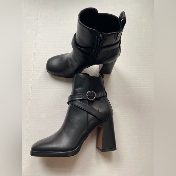 WOMEN'S BLACK KENSIE AXEL HEELED BOOTIES SIZE 6.5 DRESSY STAPLE BUCKLE DETAIL - Picture 2 of 9